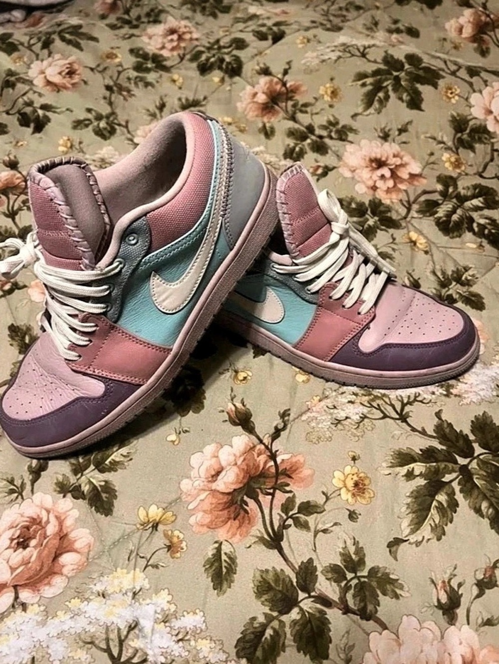 Nike Air Jordan 1 low SE Easter Pastel Sneakers in Pink & Blue US 10